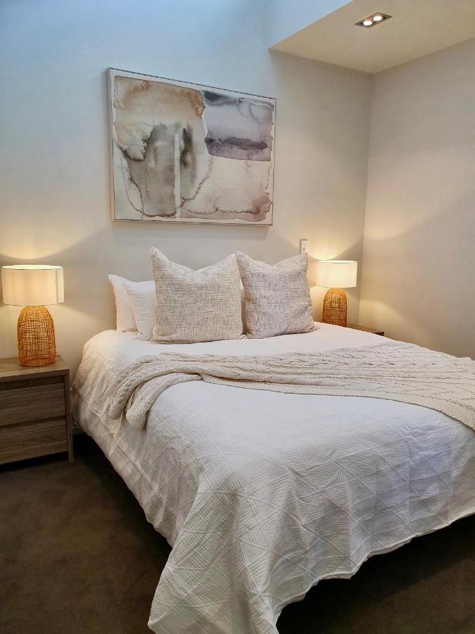 Stylish Haven Luxury Interiors In Prime Location Apartment Queenstown Ngoại thất bức ảnh